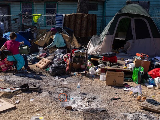 homeless-encampment-cleanup-km-hauling-and-junk-removal-big-4